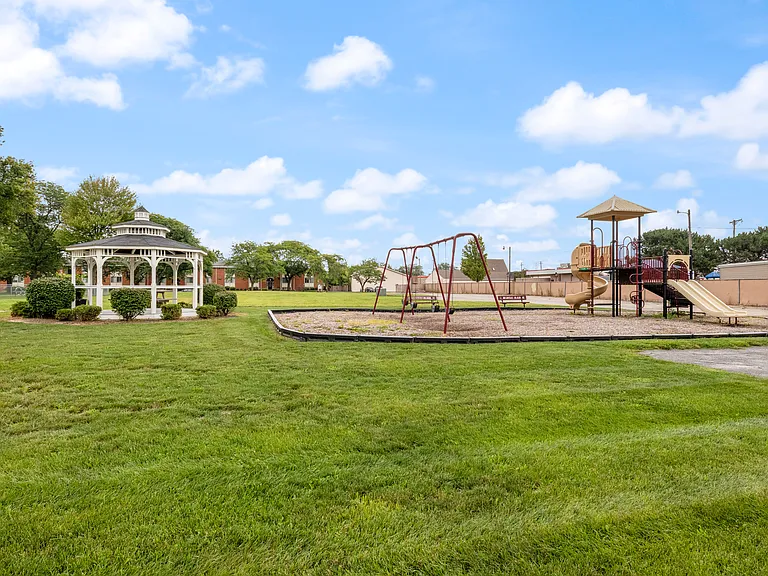 Miracle Manor Apartments — Photo 23