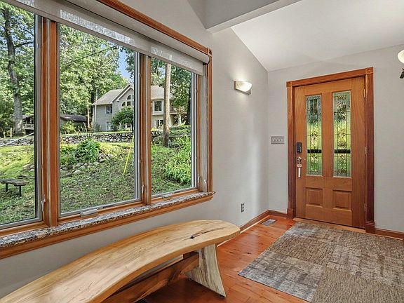 4th image of 34149 Hillside Dr