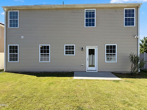 5th image of 125 Rivercamp St
