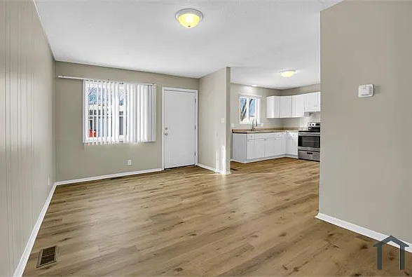1511 Kings Way #B — Photo 21