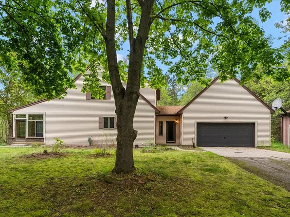 2270 Fonger St NE, Rockford, MI 49341