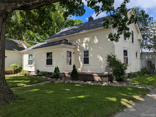 300 Bristol St S, Almont, MI 48003