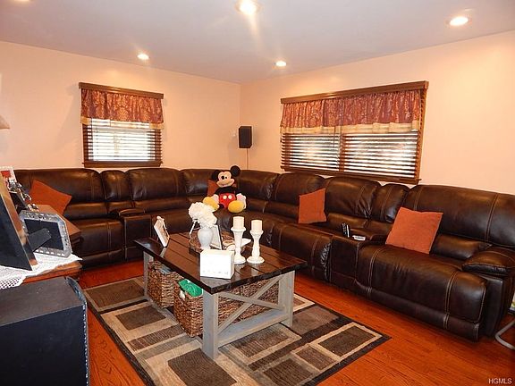 5th image of 12 Twin Oaks Dr