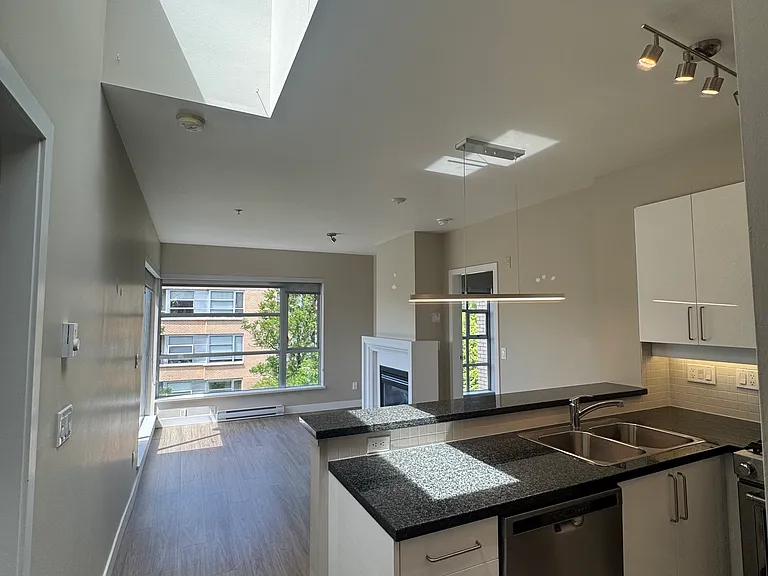 2111 W 11th Ave #2C — Photo 7