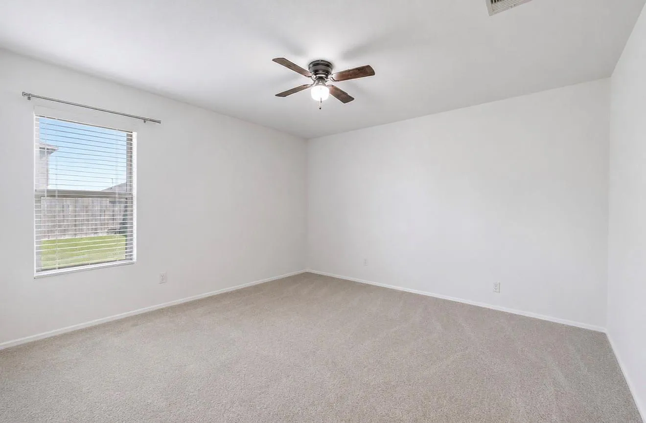 3 bed, 1325 sqft, $2,000 — Photo 4