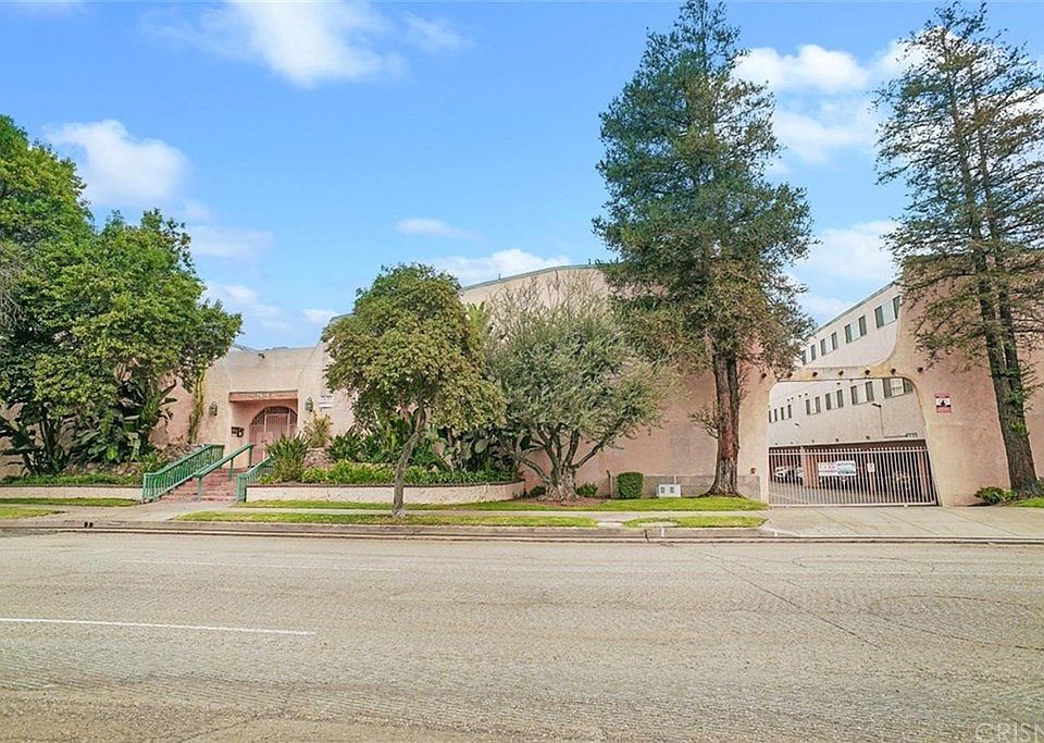 1st image of 7924 Woodman Ave Unit 19
