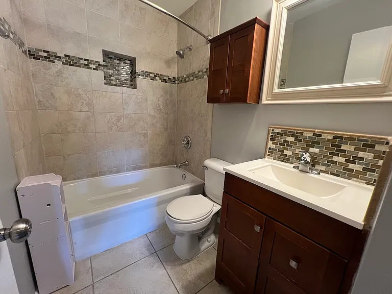 7605 Bristol Ln #E — Photo 11