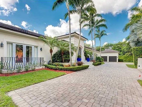 Pinecrest home exquisitely maintained, within Pinecrest elementary boundaries. Perfectly located to