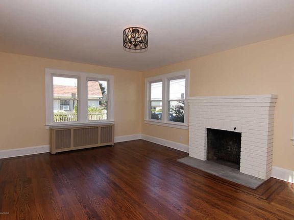 4th image of 436 Shrewsbury Ave