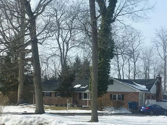 3rd image of 205 Larchwood Rd