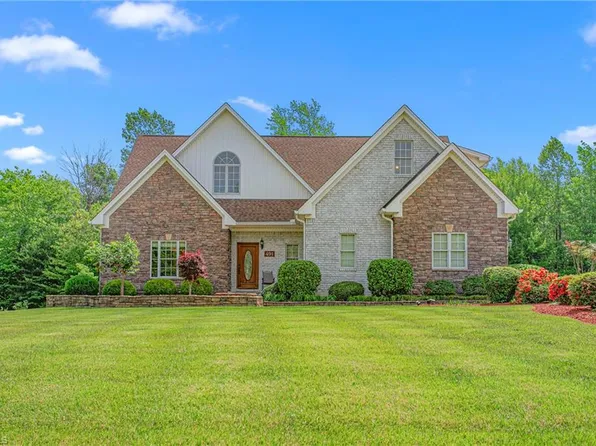 491 Hiatts Dr, Greensboro, NC 27455