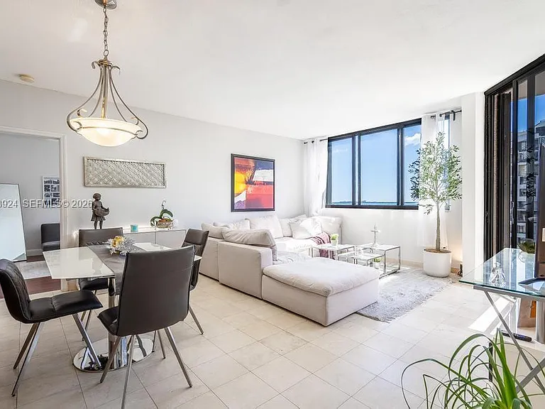 540 Brickell Key Dr #1619 — Photo 3