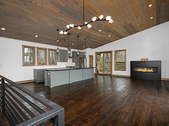 4th image of 748 Flat Branch Rd