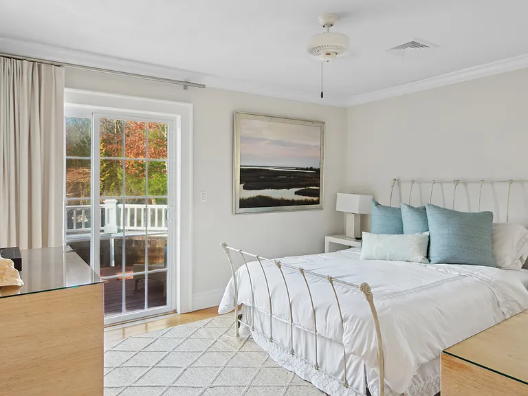 371 Sag Harbor Tpke — Photo 38