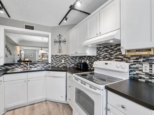 23249 Barwood Ln N APT 102, Boca Raton, FL 33428