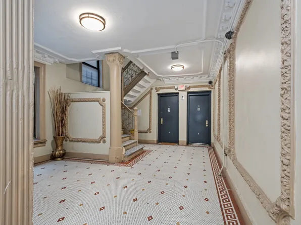 48 Pinehurst Avenue image 11 of 12