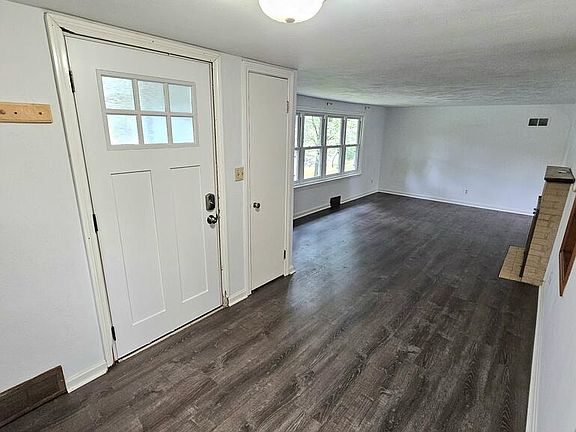 5th image of 165 Rambleside Dr