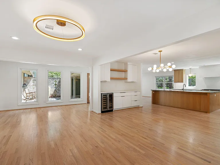 13703 Queensbury Ln — Photo 11