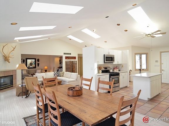Kitchen / Living Room