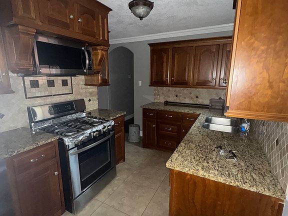 5th image of 7123 Fairdale Ave