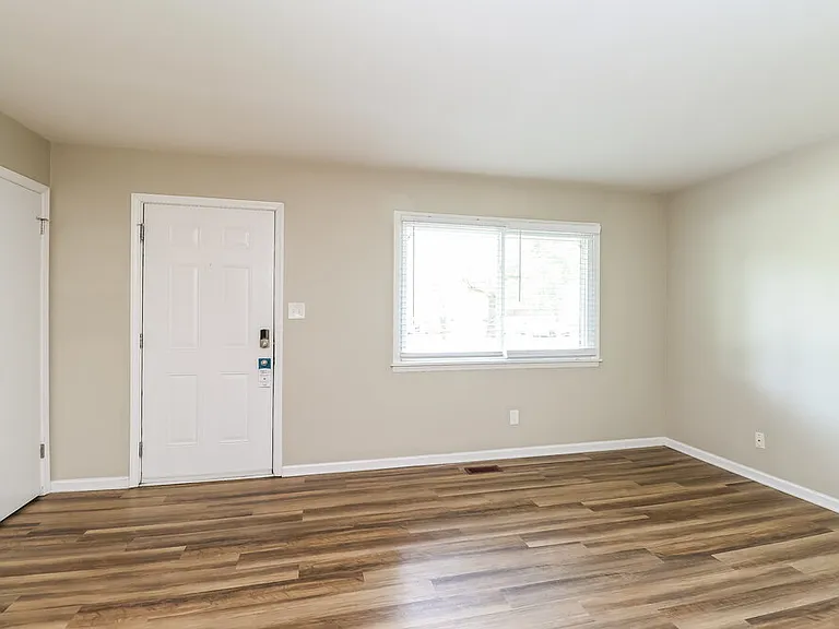 9324 Edgevale Dr — Photo 3