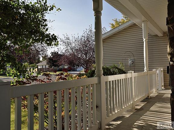 3rd image of 3111 Londonderry Ave