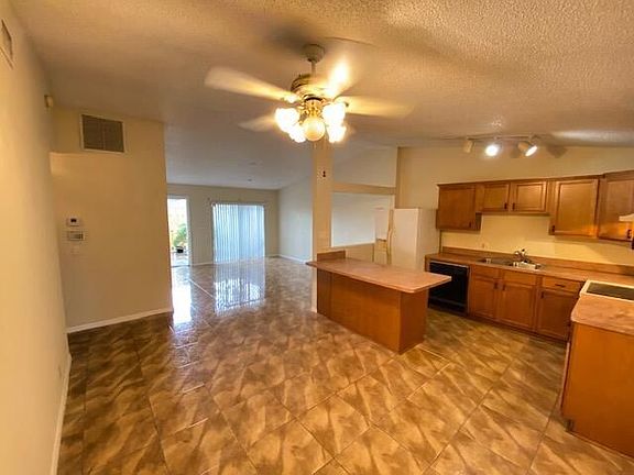 4th image of 4298 Woodstock Dr APT A
