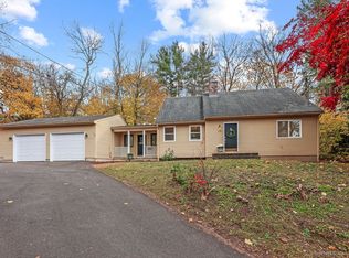 158 Tariffville Rd, Simsbury, CT 06070