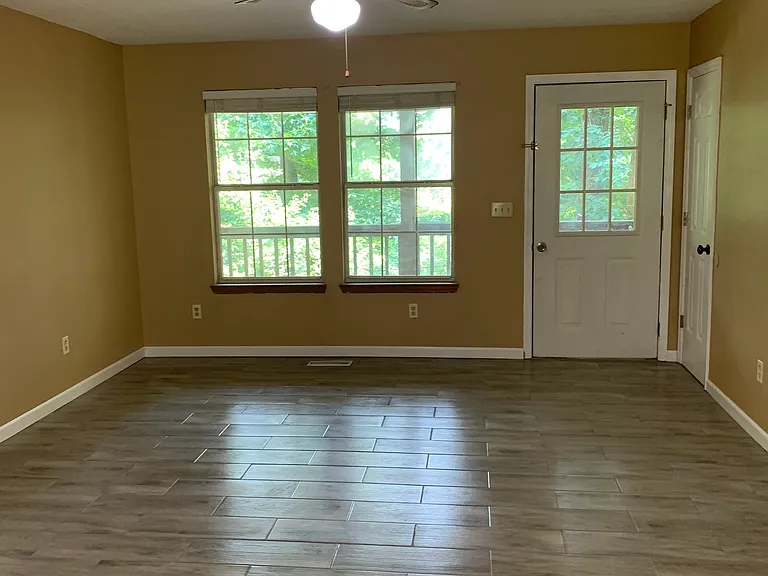 55 Poplar Ln — Photo 4