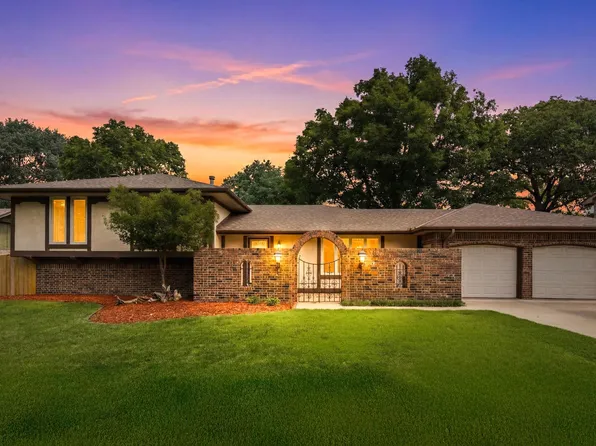 8300 E Brookhollow Ln, Wichita, KS 67206