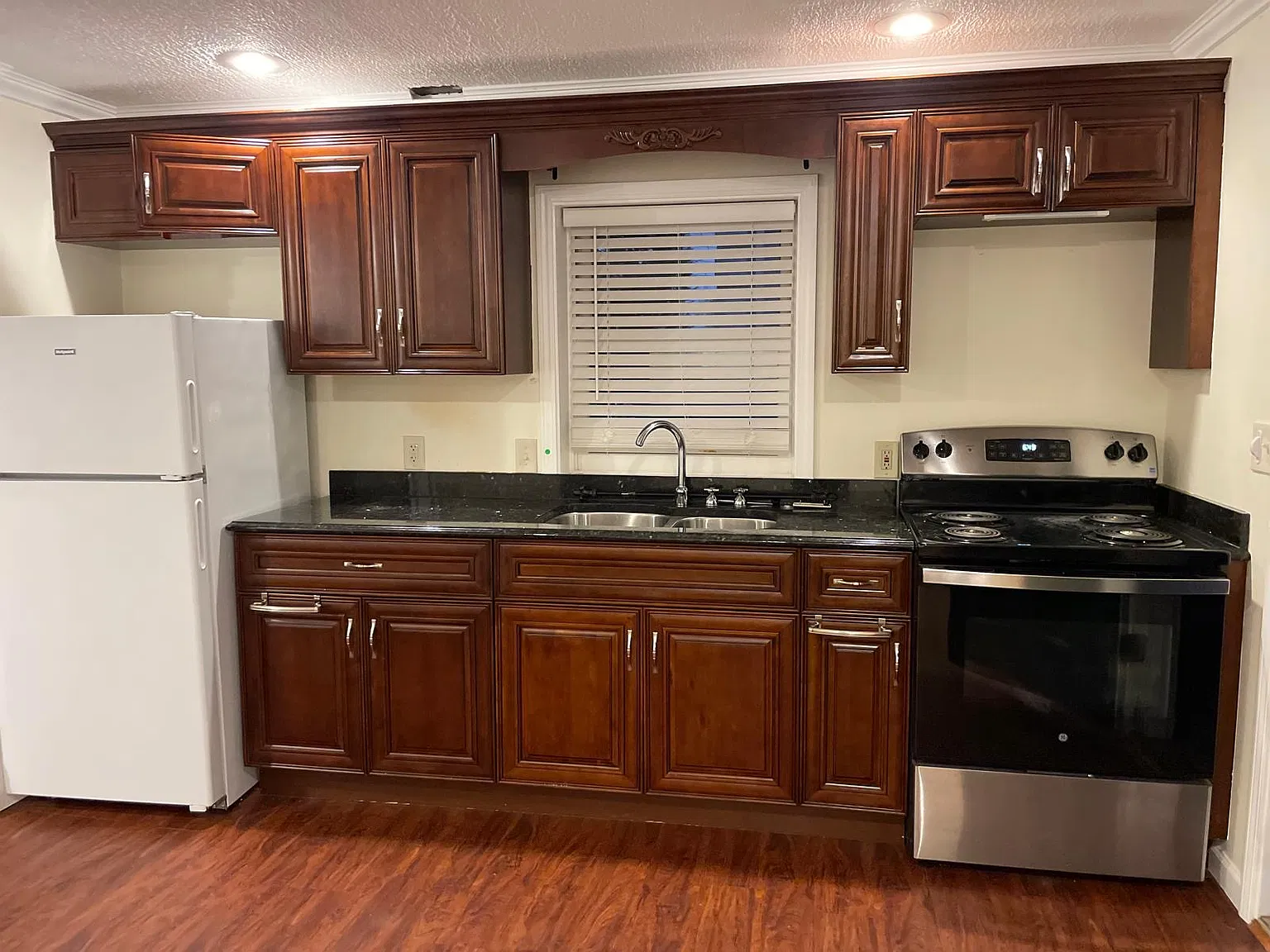 Ambergate Ct, Roswell — Photo 2