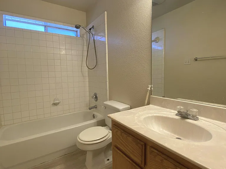 3402 Cantabrian Dr #B — Photo 11