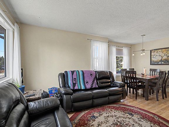 5th image of 64 Pipestone Cres