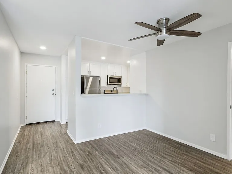 5235 Kester Ave — Photo 11