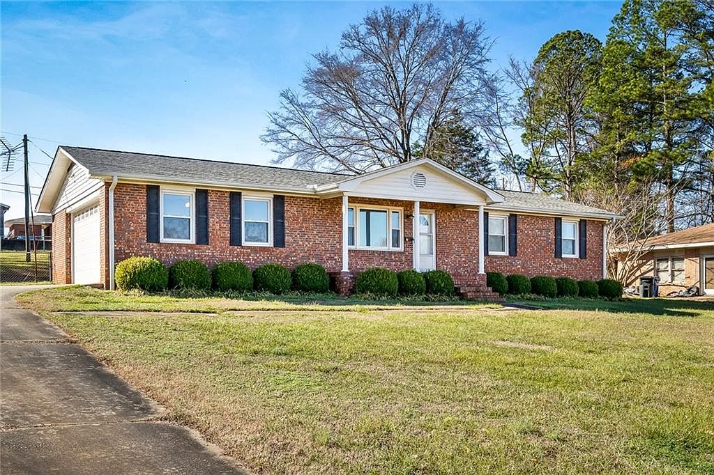 8 Pineview Dr, Ware Shoals, SC 29692 Zillow
