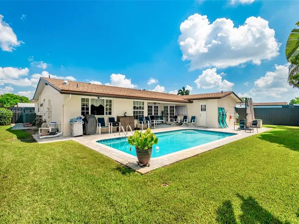 8850 NW 7th St, Pembroke Pines, FL 33024