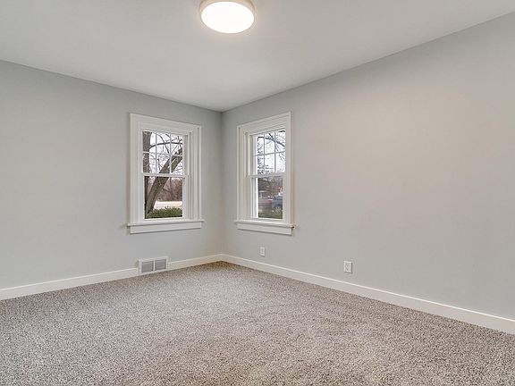 5th image of 3714 S Main St