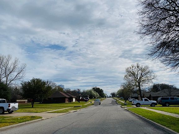 5th image of 200 Bentley Dr
