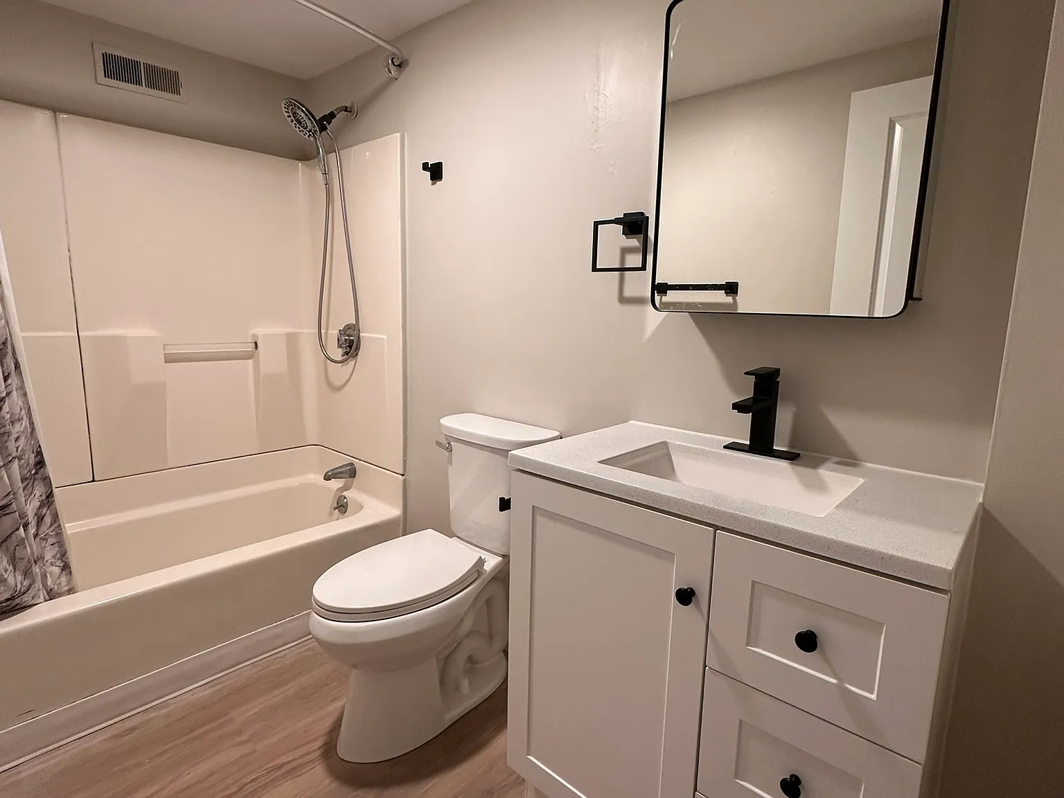 4 bed, 1117 sqft, $3,150 — Photo 2