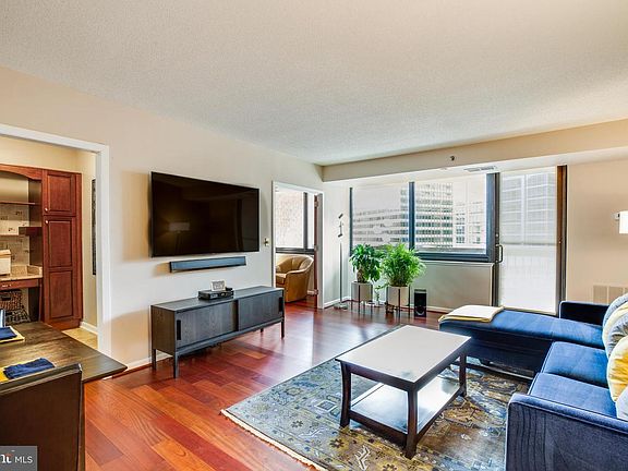 4th image of 1805 Crystal Dr APT 501S