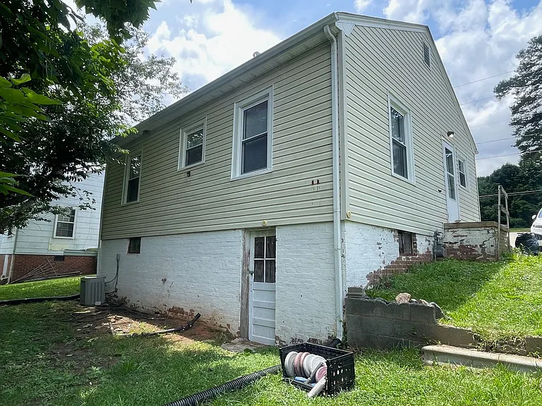 420 N Elm St — Photo 21