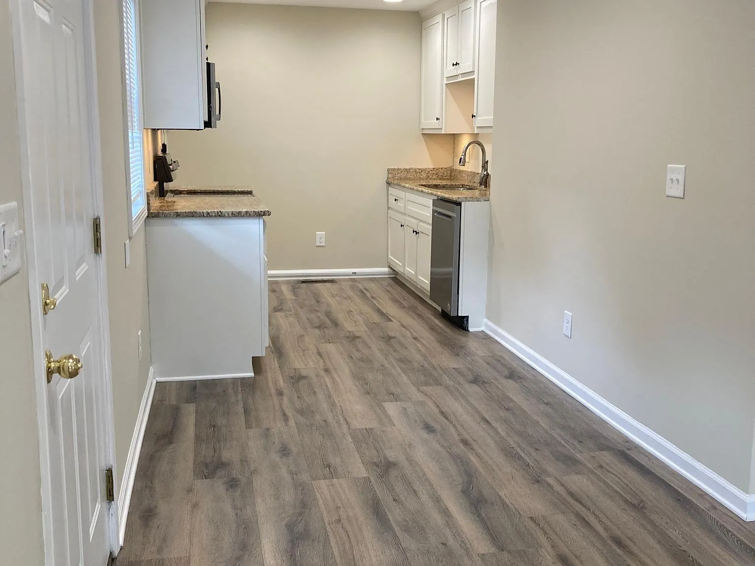6 Goodman Rd NE — Photo 2