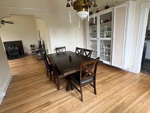 4th image of 4656 Myrtle Ave #D