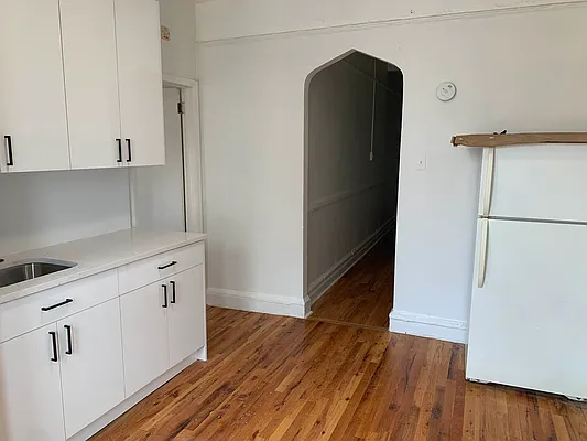 Rented by Metro Prop NY Corp | media 14