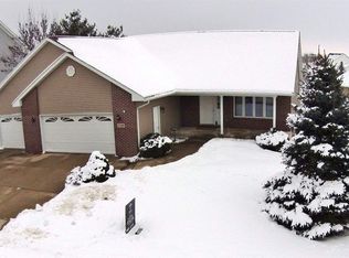 2709 Glen Oaks Dr, Cedar Falls, IA 50613