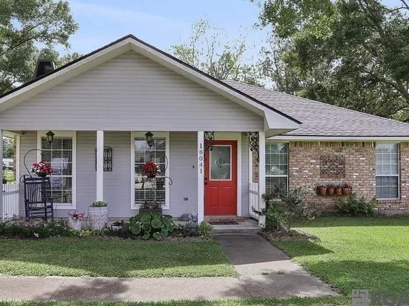 18041 Autumn Leaves Dr, Prairieville, LA 70769