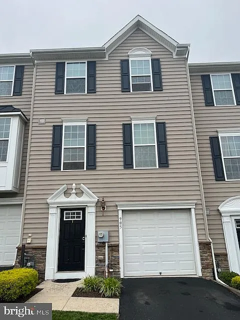 3 bed, 2.5 bath, 1930 sqft, $3,095 — Photo 1