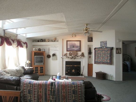 3rd image of 2525 E Potters Ln