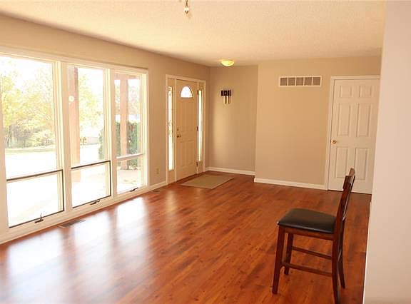 3rd image of 13043 Lynnwood Ln