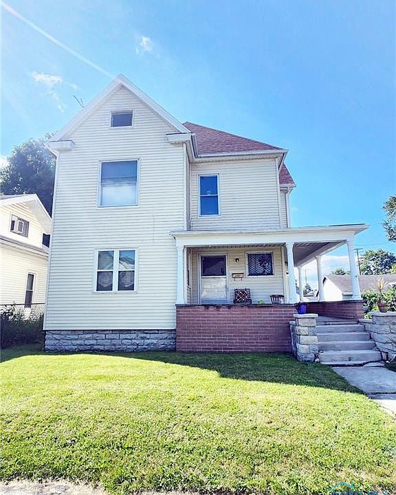 1st image of 127 E Crocker St